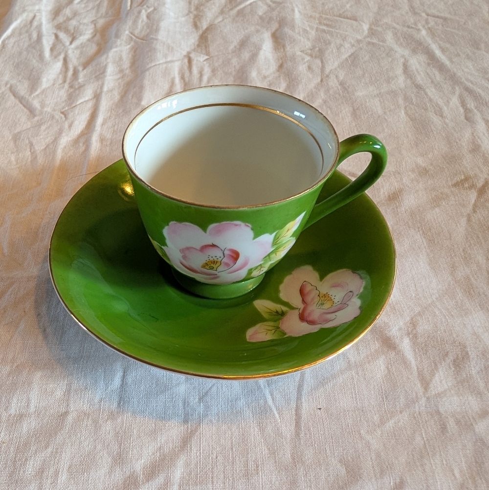 2/20$ Green Floral Tea Cup and Saucer Set